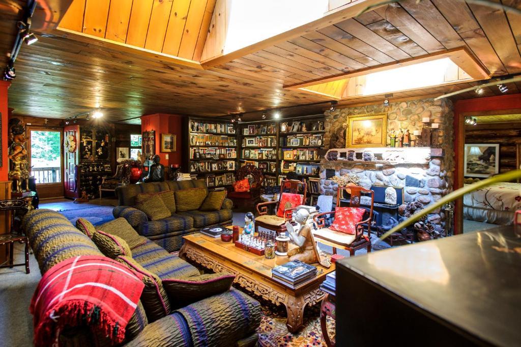 Shambhala Bed And Breakfast Buckhorn ภายนอก รูปภาพ